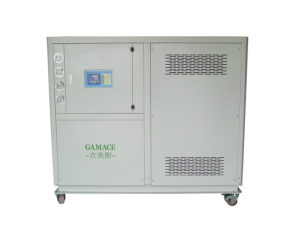 確保冷油機(jī)排出油回到冷油機(jī)內(nèi)，防止因大小問題破壞機(jī)組的使用
